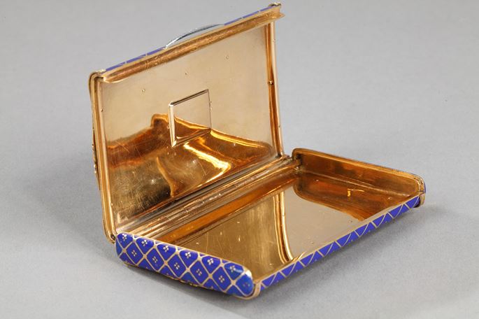 Gold and email cigarette box | MasterArt